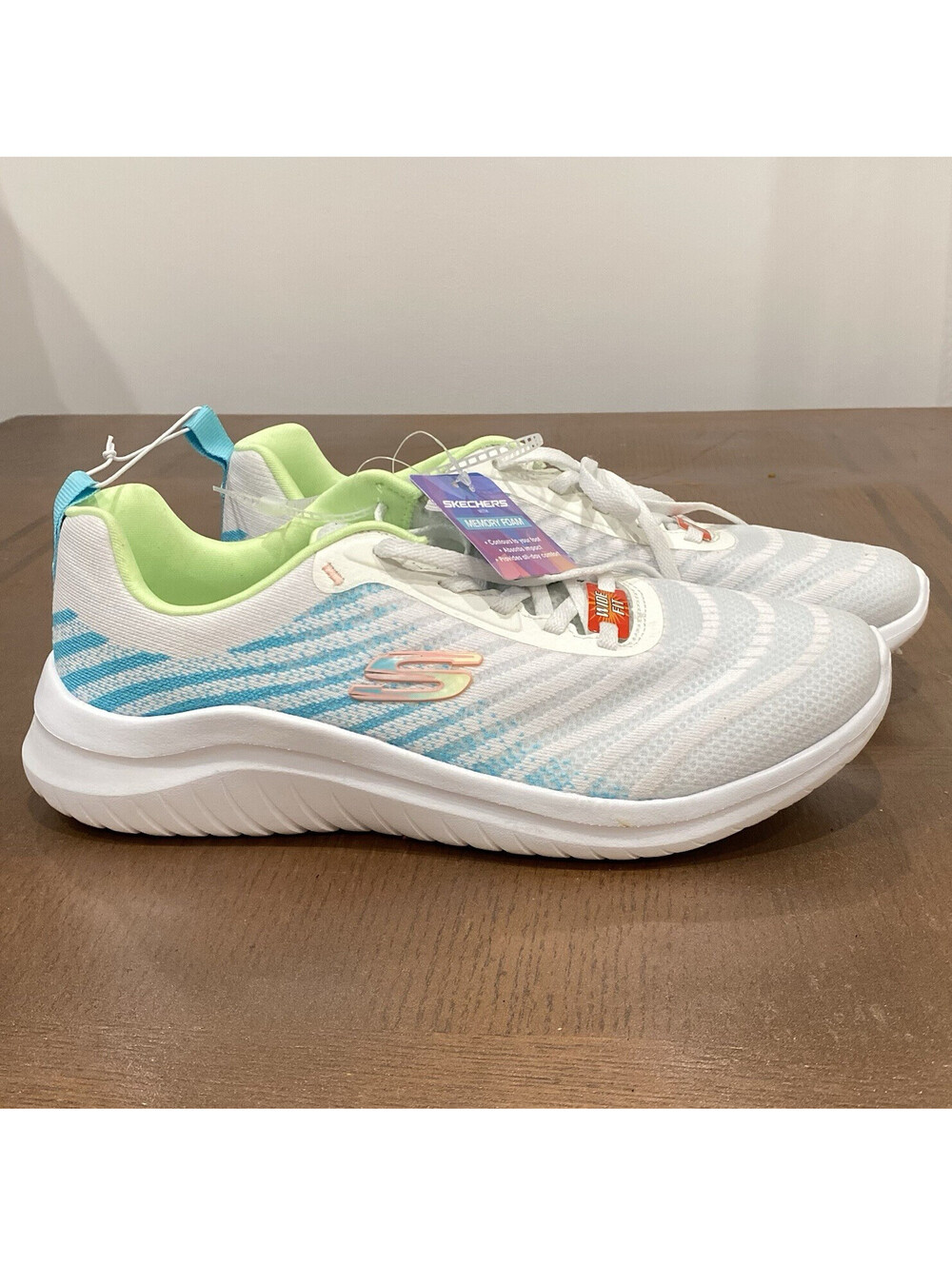 SKECHERS Wide Fit Women's Lace-Up Low Top Sneaker ,size 10